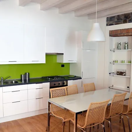 Il Vicolo * קומו