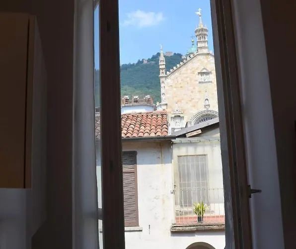 Il Vicolo * קומו